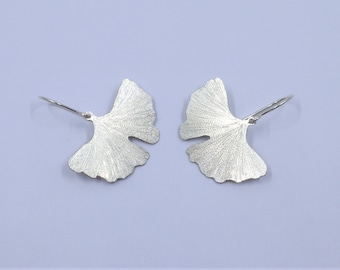 Engraved sterling silver Ginkgo leaf earrings, version 1. Nature jewellery, leaf earrings, Ginkgo leaves