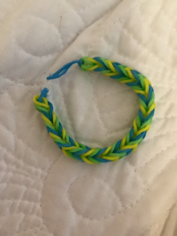 How to make a Fishtail Loom Bracelet - A Sparkle of Genius