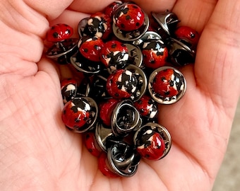Geluksbroche met lieveheersbeestje – Lieveheersbeestje broche – Geluksspeld met lieveheersbeestje – Natuursieraden – Gelukscadeau – Insectensieraden