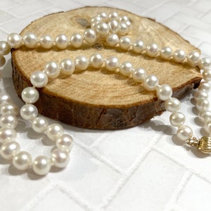 14K Solid Yellow Gold Pearl Necklace / White Cultured Pearl 14K Solid Yellow Gold Pearl Necklace / White Cultured Pearl