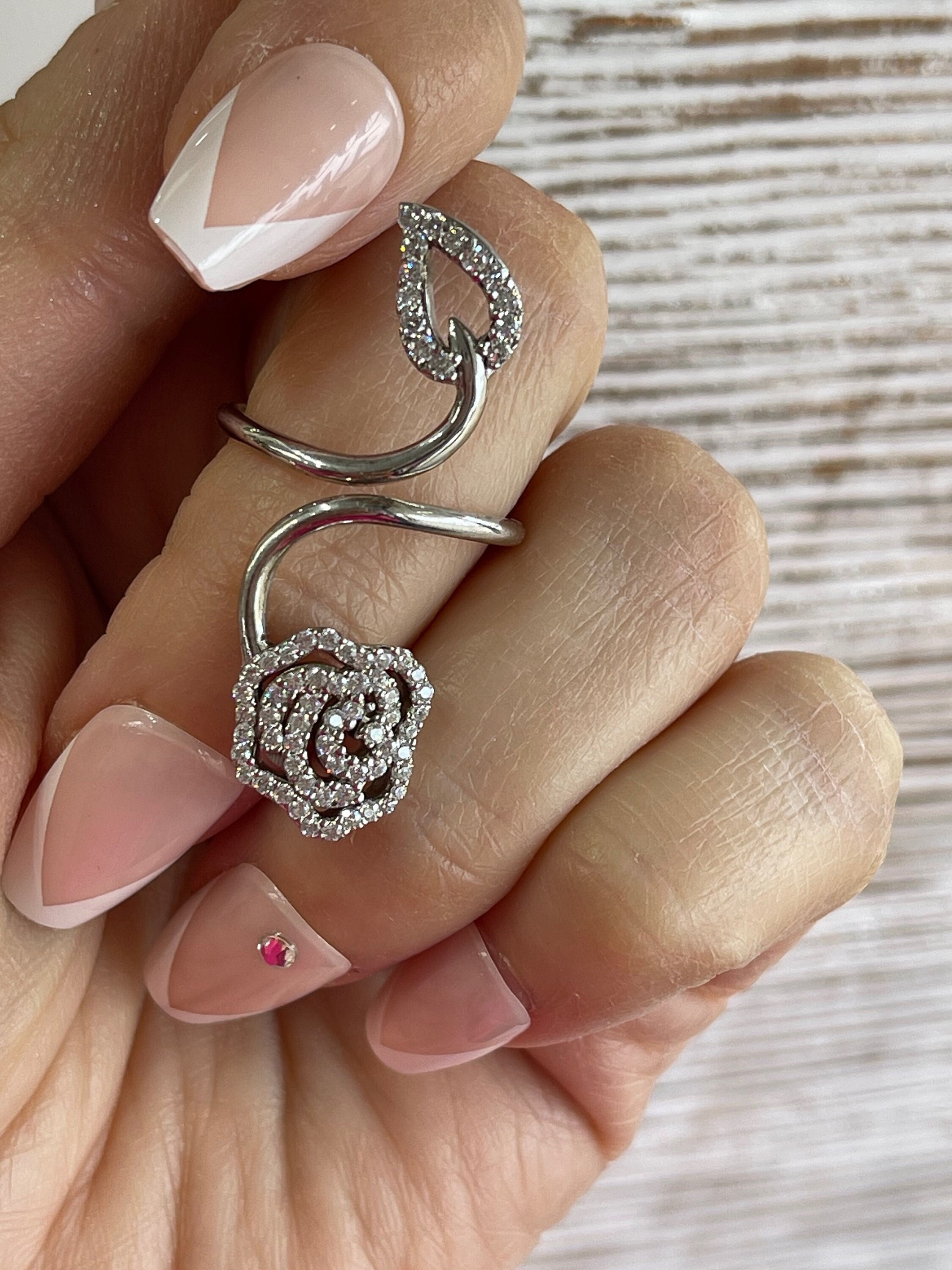 925 0.68tcw Sterling Silver Flower Ring / Leaf Ring / Simulated