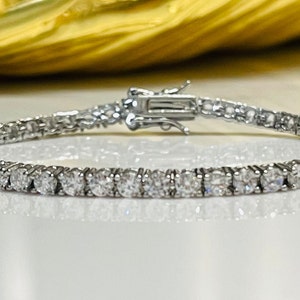 925 Sterling Silver Tennis Bracelet / Shared Prong Round Cubic Zirconia  / Chic Bracelet For Her / Timeless Piece For All Occasions