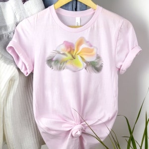 Flower Tshirt,  Floral Tshirt, Flower Tee, Garden Lovers Shirt, Women Flower Shirt, Muted Flower Tee, Grainy Flower T-shirt, Womans Gift Tee