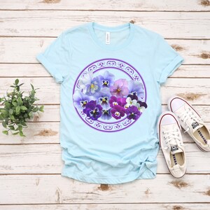 Flower T-shirt, Floral T-shirt, Pansy Tee Shirt, Botanical T-Shirt, Flower Tee, Gift for Women, Garden Loves Shirt, Pretty Pansy T-Shirt,