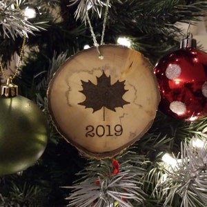 Décorations de Noël cuites au feu de bois