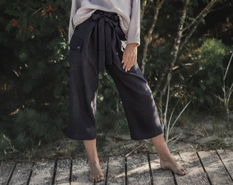 Leinenhose mit hoher Taille: Kurzhose mit weitem Bein und Gürtel