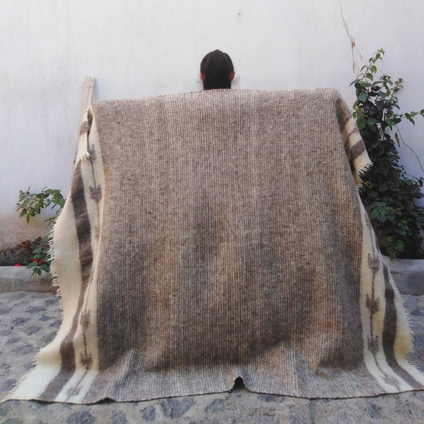 MOMOSTECO. Sheep Wool Queen Size Blanket | Gray and White Wool Throw Blanket | Guatemalan Hand Woven Wool Warm Blanket