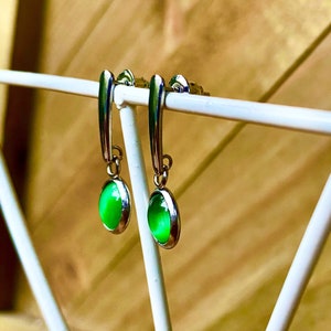 Green Cat&#39;s Eye Gemstone Earrings: Handmade Stainless Steel Dangle