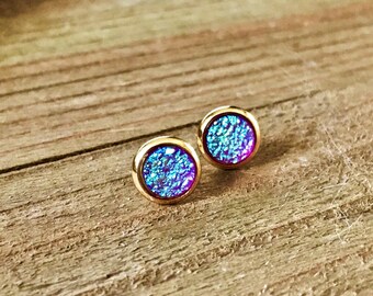 Lila Druzy Ohrstecker: Vergoldet, 6 mm Faux-Quarz