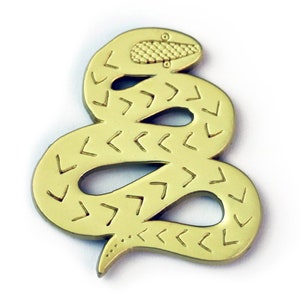 Snake Enamel Pin - Gift for Reptile Enthusiasts and Nature Lovers