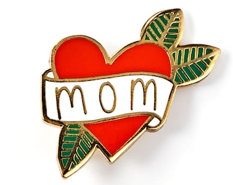 Mom Heart Enamel Pin - Badge Bomb