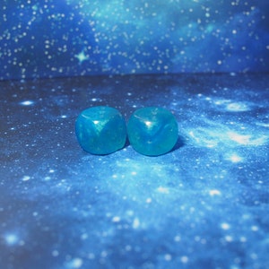 Unico nel suo genere, Glowing Turquoise , d6 Dice Set Glow in the Dark immagine 3