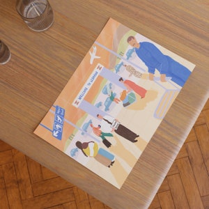 Pu&ograve; includere: Un'illustrazione colorata di un gate di arrivo dell'aeroporto con il testo "Benvenuti in Libano" su un cartello. Le persone camminano attraverso il gate con i bagagli e un cartello che dice "Si prega di dichiarare tutti i beni".