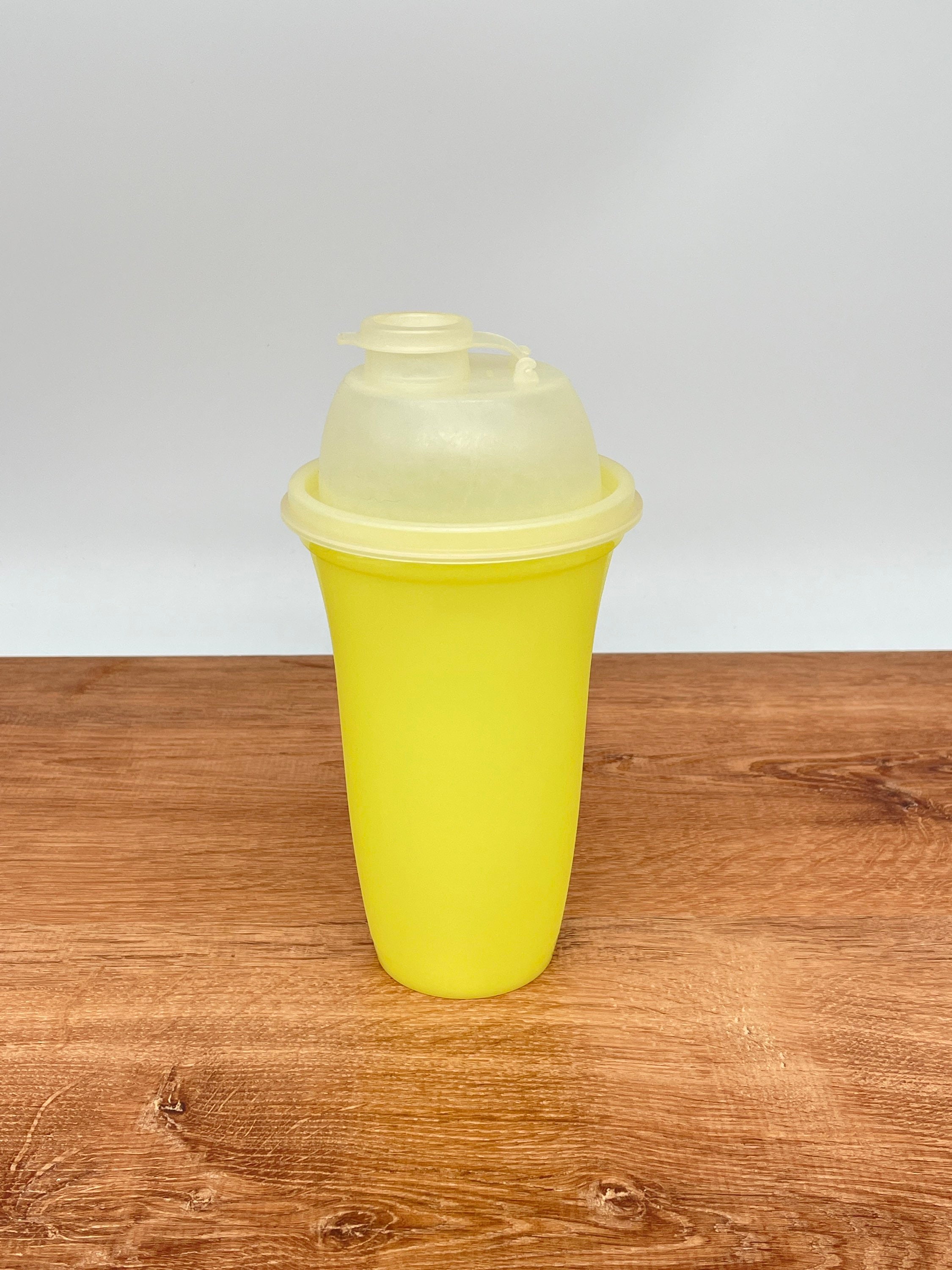 Tupperware 844-14- Quick Shaker, Mixer, Vintage Yellow