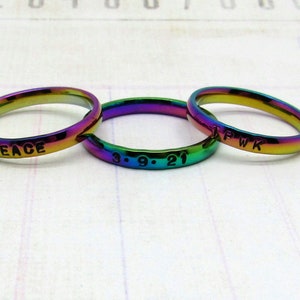 Anillo arco iris estampado a mano personalizado de 3 mm, anillo de nombre-anillo personalizado-anillo de promesa-anillo de amistad-anillo de madre-anillo de amor-anillo de ajuste cómodo