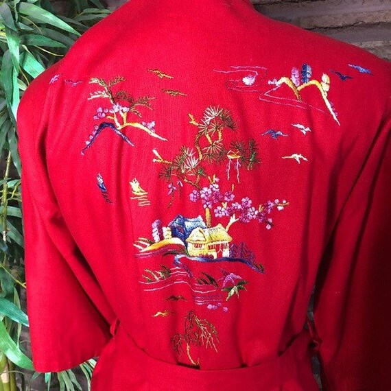 Golden Bee Chinese Vtg Embroidered Red Silk Robe