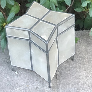 Caja de baratijas con pedestal de estrella y concha de Capiz