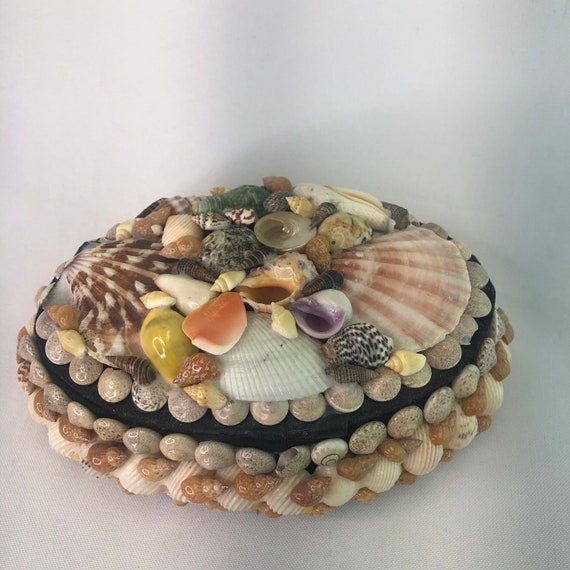 Vintage Folk Art Sea Shell Oval Lidded Box - image 2