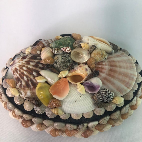 Vintage Folk Art Sea Shell Oval Lidded Box - image 3