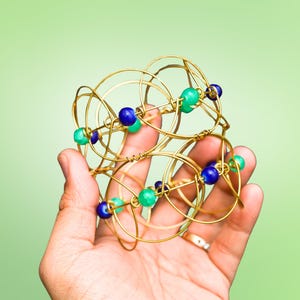 GeoMagical Mandala - Geometric Wire Bracelet & Desk Toy - Handcrafted 3D Transforming Gifts - Super Nostalgia 90s