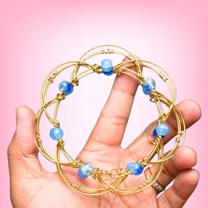 Throwback 90s Desk Toy – 3D Wire Mandala with Expandable Design - Silent Operation