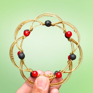 Meaning Without Use – Retro Inspired Wire Mandala Interactive Desk Object