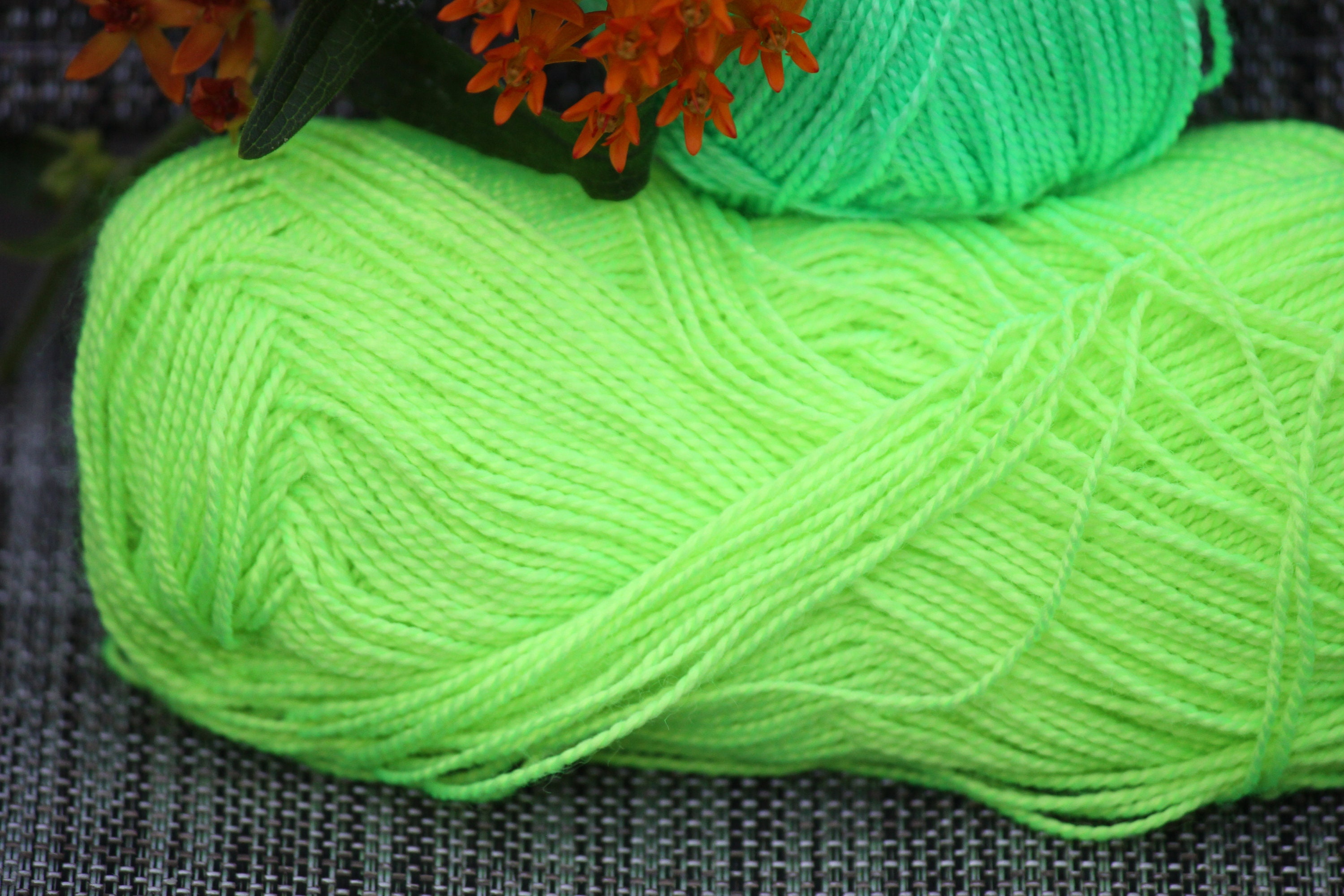 METALLICO Fine Hobbii TAHITIAN GREEN Yarn, Knitting, Crocheting, 50g, 289  Yds 