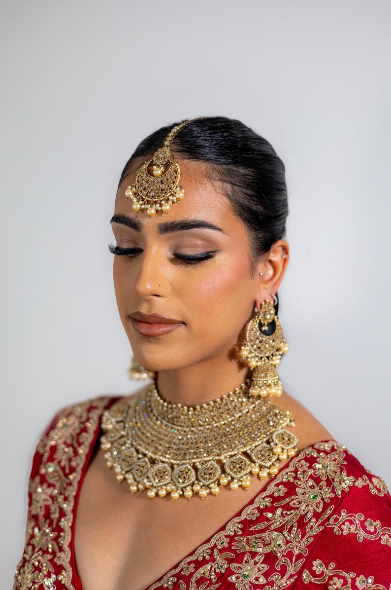 Gold Indian Bridal necklace set / Indian Bridal Jewelry / Indian earrings tikka / Indian Jewelry / Pakistani jewelry / Sabyasachi Jewelry Style 2