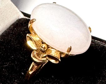 Large Vintage 1940's 14K Yellow Gold Lavender Jadeite Jade Ring