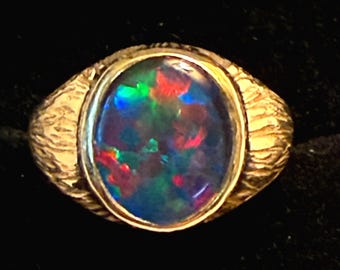 Precioso anillo hecho a mano de oro amarillo de 14 quilates con triple ópalo australiano, ¡vívido!