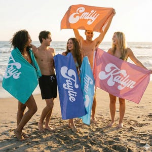 Toalla de playa personalizada: nombre personalizado en negrita, regalo de vacaciones