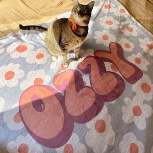 Manta personalizada con estampado floral retro: manta para bebé de tejido Minky o Sherpa.