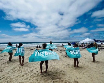 Telo mare personalizzato con nome: carattere in grassetto, telo piscina personalizzato