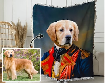 Pode incluir: Um cão golden retriever vestindo um uniforme militar azul, vermelho e dourado com um chapéu preto. O cão é pintado em estilo retrato contra um fundo azul escuro.