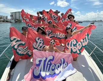 Telo mare personalizzato in stile retrò: idea regalo personalizzata per il bagno e le vacanze con nome personalizzato.