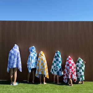 Personalized Kids Hooded Towel with Retro Vans Checker Pattern – Custom Beach Towel Gift for Boys & Girls, Birthday Present