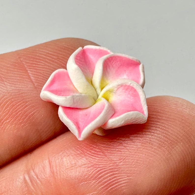 10/12pcs Hawaiian Plumeria Charms with Holes Fake Flower Flatback Cabochons Fake Bake Decoden Slime Supplies Jewelry PLAYCODE3
