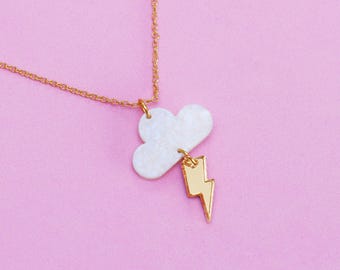 Handgemaakte wolk- en bliksemschichtketting - acrylglitterhanger met spiegelgouden ketting