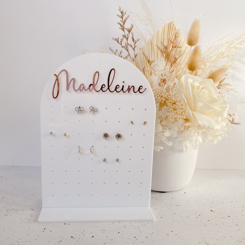 Personalised acrylic earring stand.   Display all your earrings in one place with this earring holder.   Personalised with a name of your choice to make it completely customised.