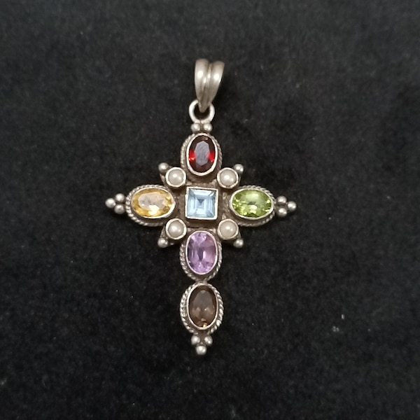 Pendentif Crucifix Sainte-Croix avec argent sterling 925 oxydé et pierres précieuses | Foi religieuse / Bijoux de charme