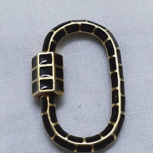 Mosquetón de plata de ley 925 hecho a mano, hermoso mosquetón ovalado de plata 925 con esmalte negro, joyería con mosquetón personalizado.