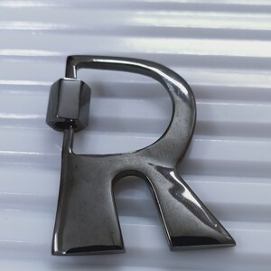 Mosquetón con letra de plata de ley hecho a mano, mosquetón con letra R, mosquetón con letra personalizada, colgante con candado de letra