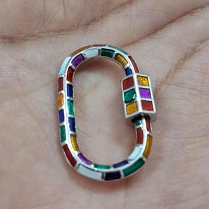 Mosquetão de prata esterlina 925 feito à mão, lindo mosquetão de esmalte multicolorido de prata 925 com fecho oval, joias de mosquetão personalizadas