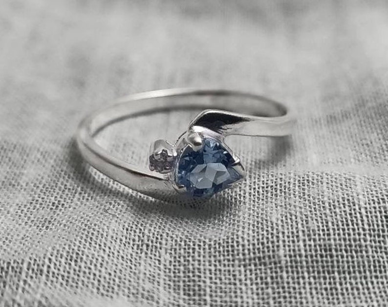 Heart Shaped Natural Semi Precious Aquamarine Gemstone with Cubic Zirconia Accent Stones Handmade Aquamarine /& Zircon Silver Ring