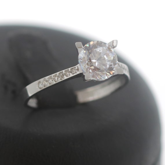 585 2025 white gold