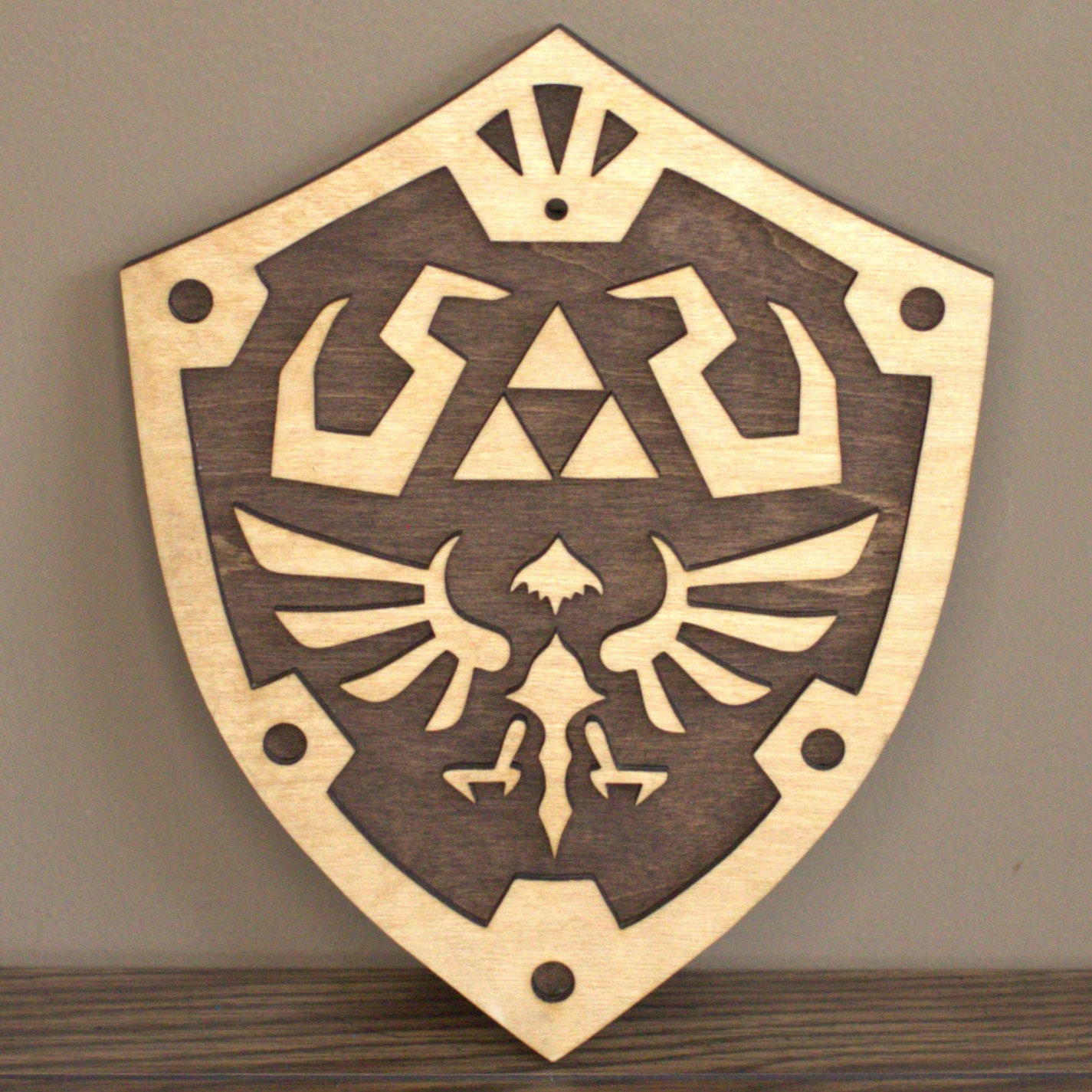 Bouclier inspiré de la légende de Zelda, plaque en bois découpée au laser