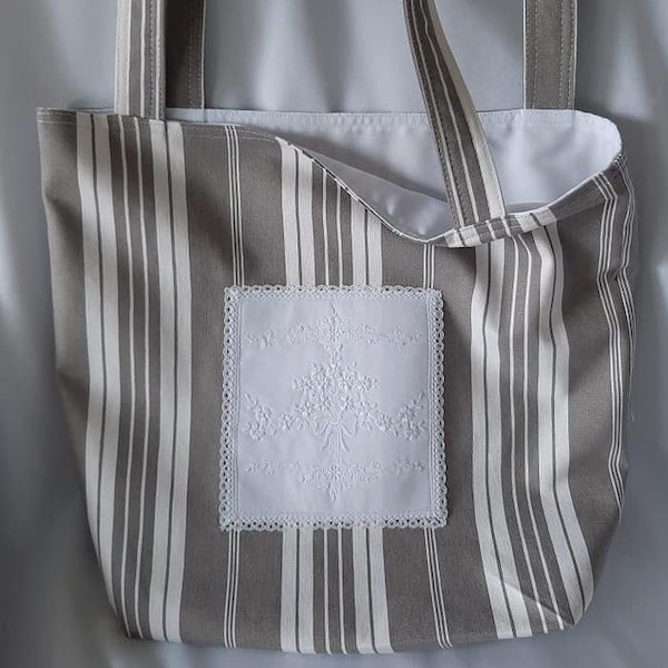 Sac cabas souple toile à matelas et broderie blanche