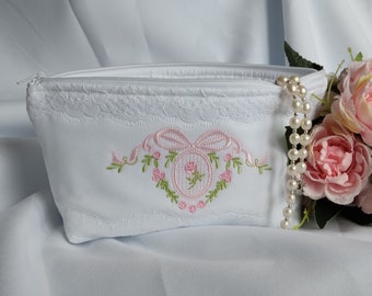 Trousse brodée pour femme