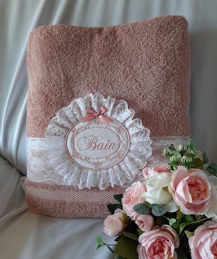 Drap de Bain avec Médaillon Brodé Dentelle Blanche