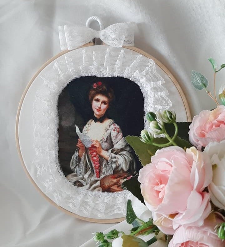 Cadre Tambour Femme Bourgeoise et Dentelles